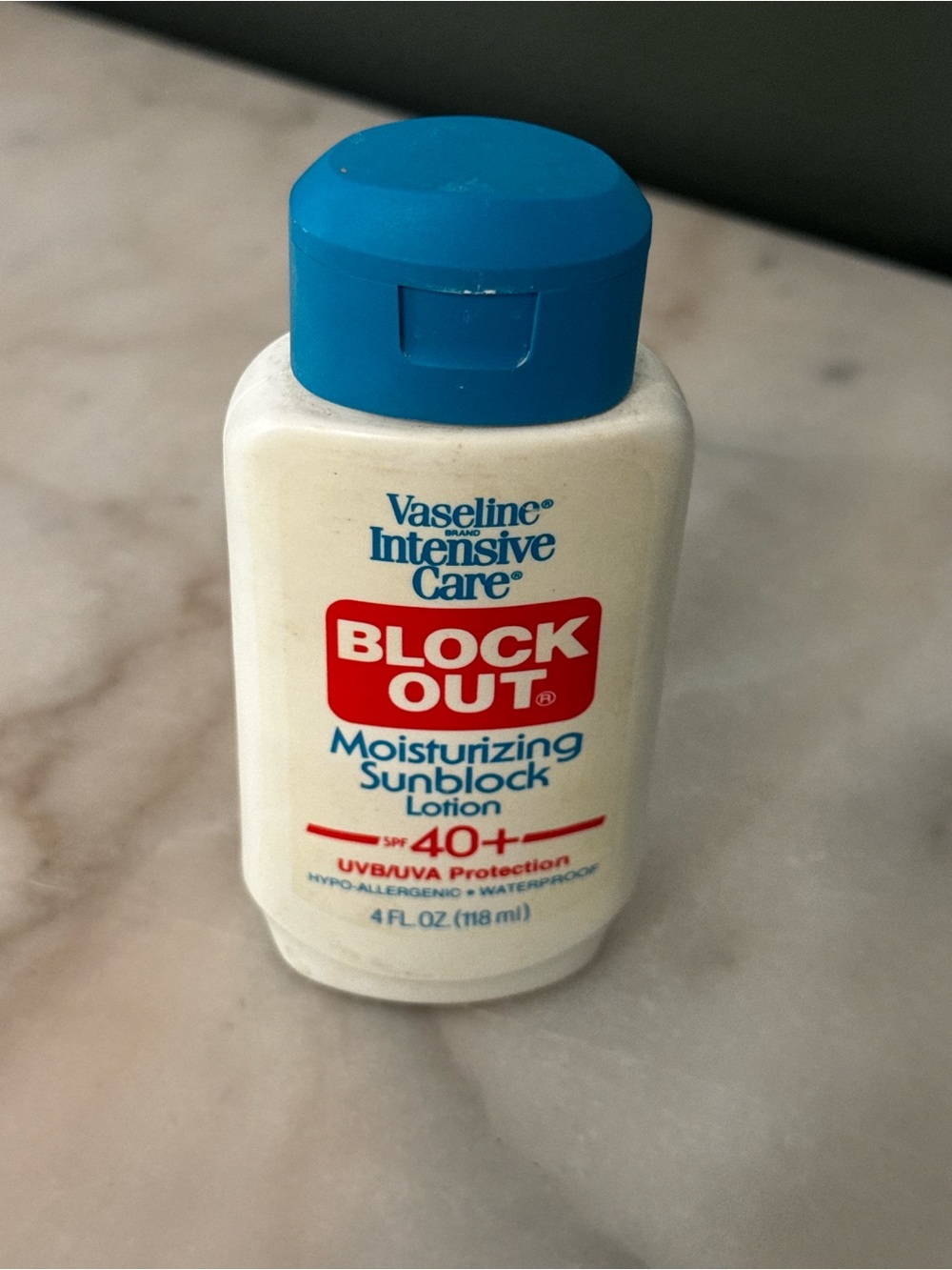 Intensive Care Block Out Moisturizing Sunblock Lotion SPF 40+ - Blue